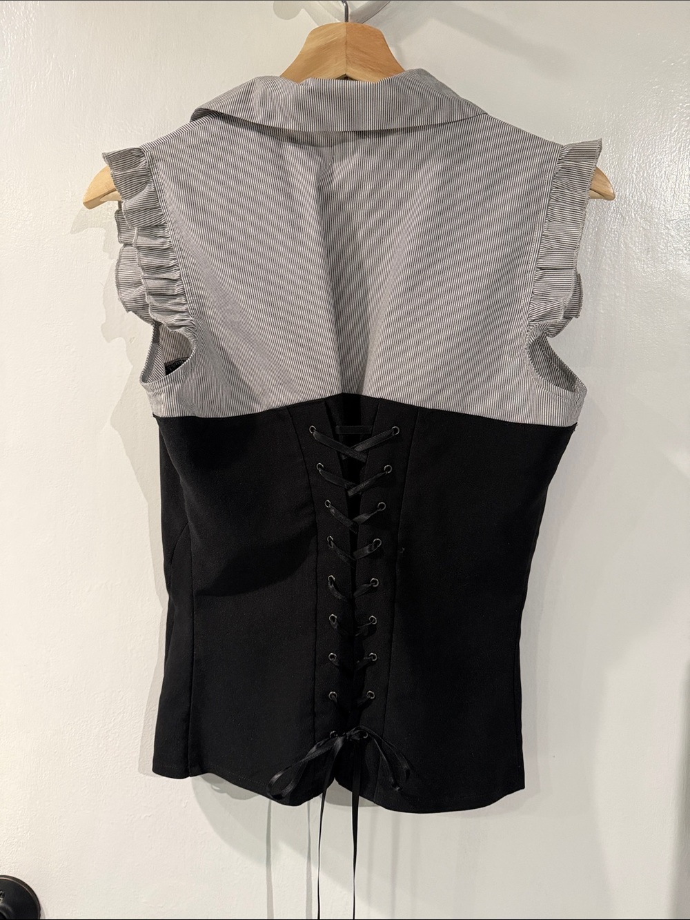 Women's Corset Like Sleeveless Top - Picture 2 of 3
